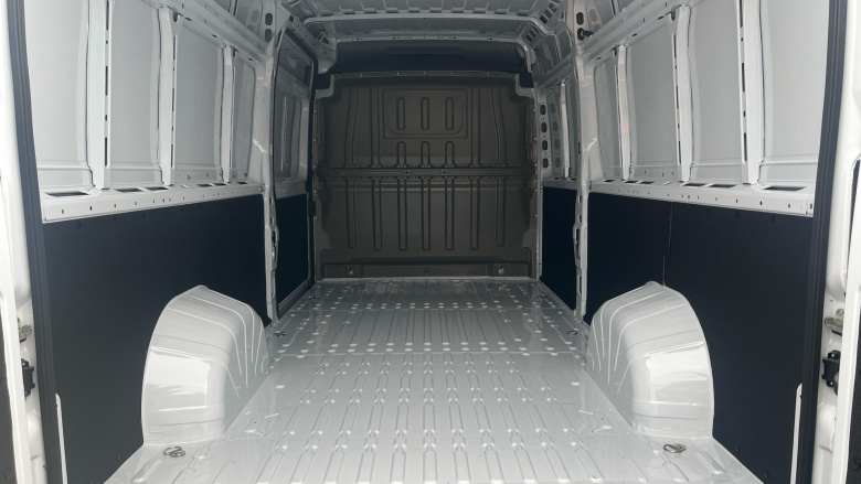 Peugeot Boxer 3500 Heavy L4 Diesel 2.2 BlueHDi 140 H2 Van Professional